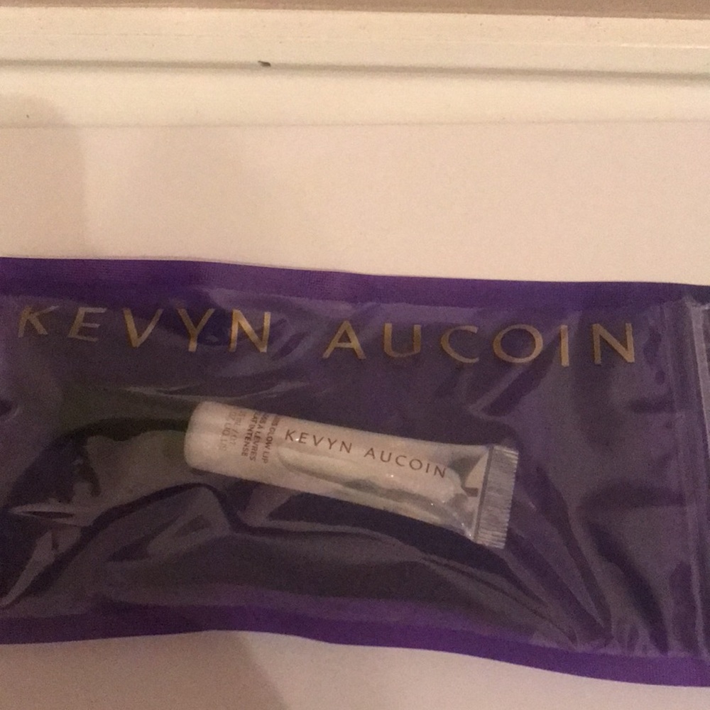 Makeup Sample Set - Picture 2 of 6